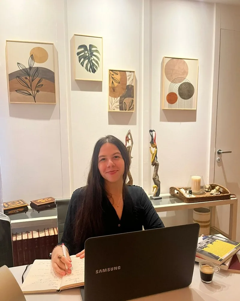 Maria Eduarda Mendonça no consultório